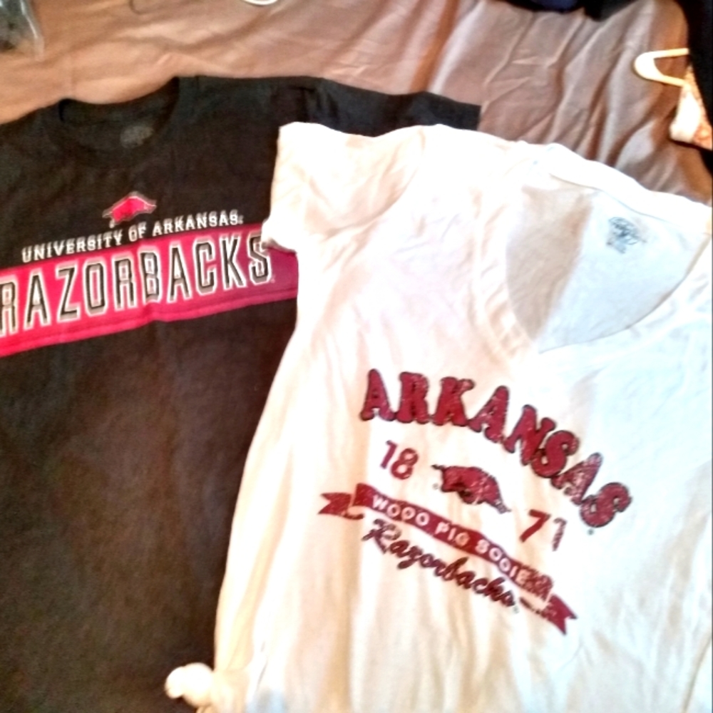 Medium Arkansas Razorbacks T shirts